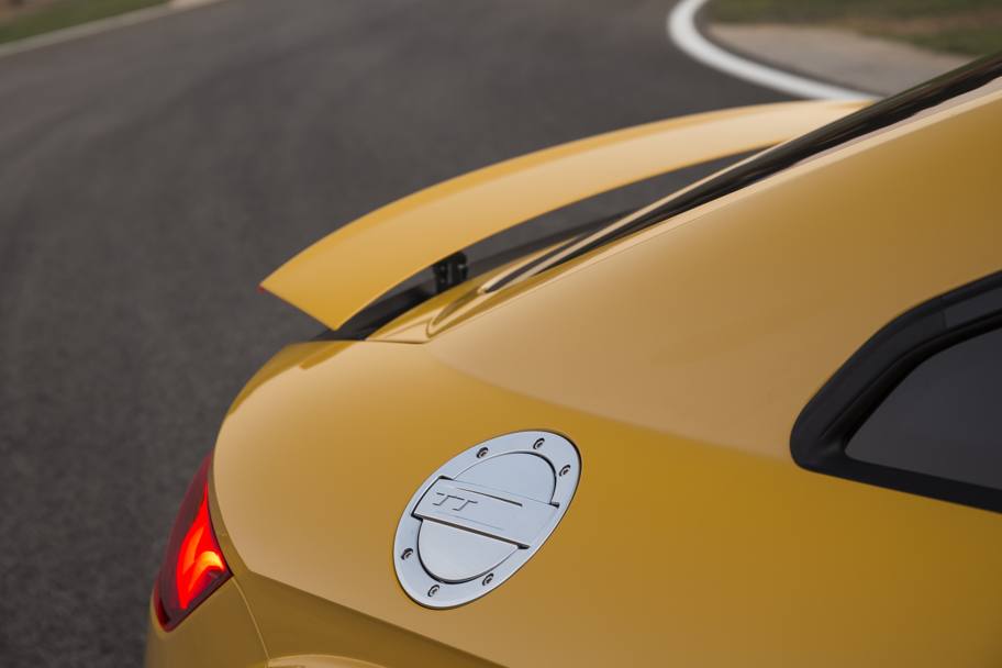 Lo sportellino “one touch” per il rifornimento di benzina sull’Audi TT